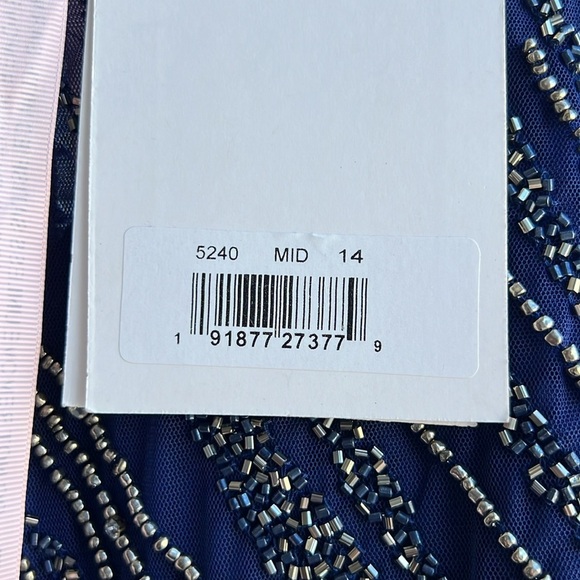 Mac Duggal 5240 NWT LONG SLEEVE BEADED COLUMN GOWN - Picture 8 of 9